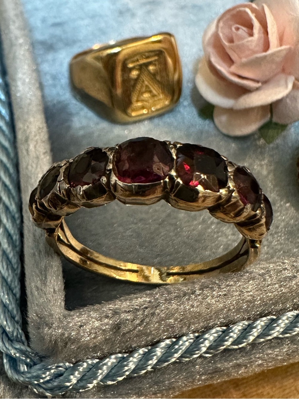 Antique Georgian 9ct Gold Garnet 7-Stone Ring Band Size 7.75 - Picture 3 of 16